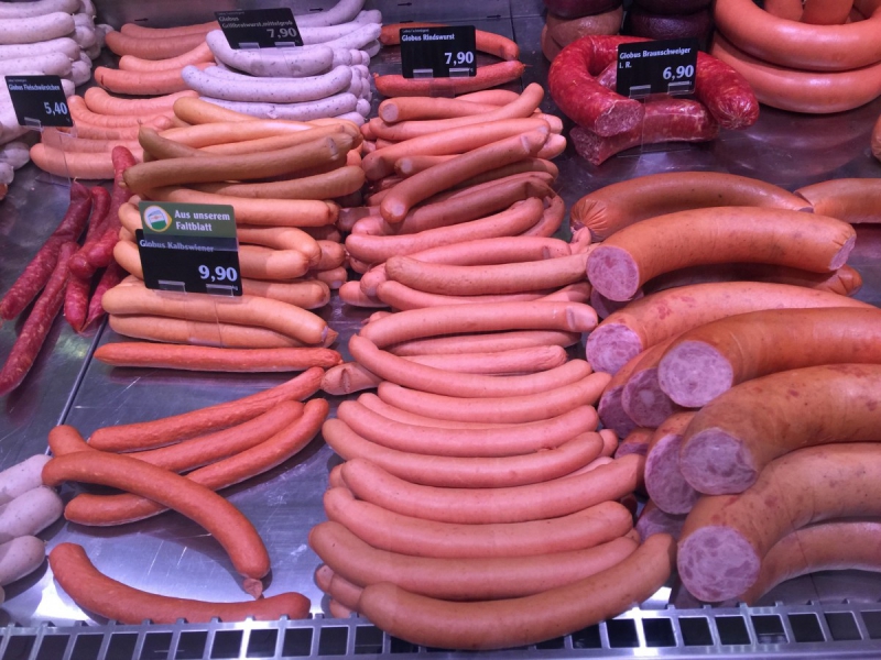 charcuterie-BIOT-min_sausages_meat_butchery-1069321